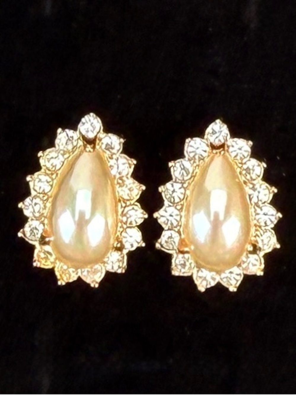 Vintage Faux Pearl Rhinestone Teardrop Stud Earrings Gold Tone Pierced
